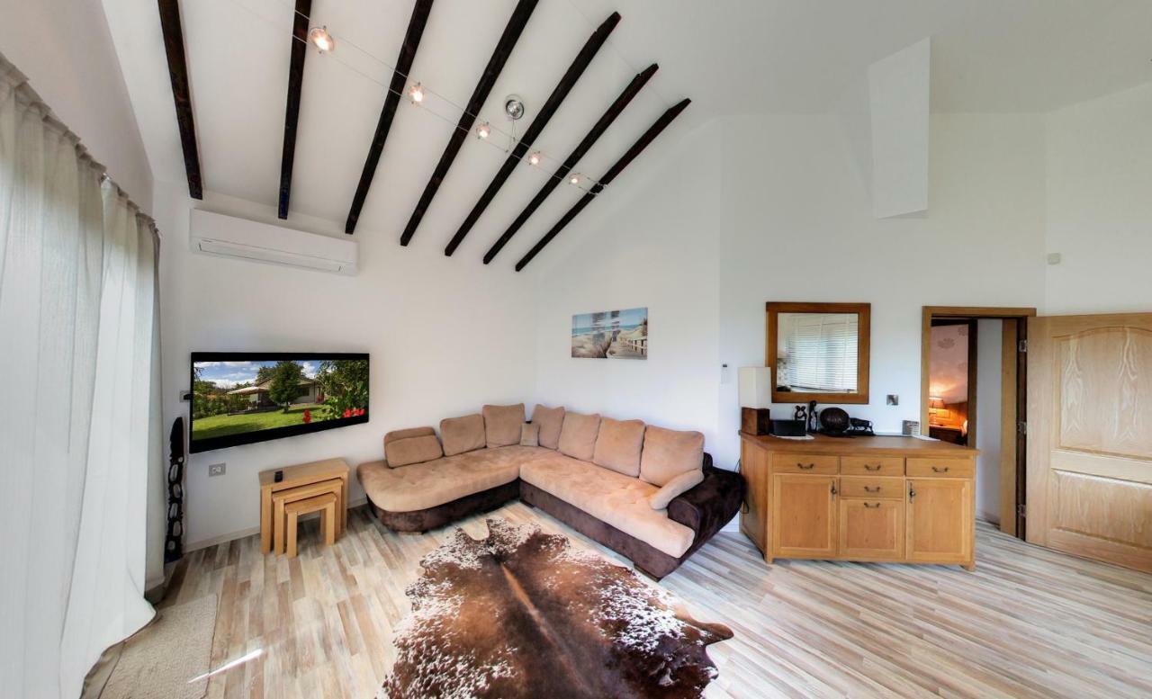 Cherry Tree Cottage Zlatni pjasătsi Eksteriør bilde
